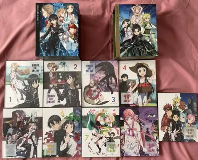 挖煤姬日淘圆梦！刀剑神域全套光碟开箱
 
这套光碟的质感直接拉满，从艾恩葛朗特篇到后续系列，每一卷的封面插画都完美还原了桐人、亚丝娜的名场面，印刷细节清晰、色彩鲜亮，全新未拆的品相拿到手，收藏党直接原地狂喜！盒内的特典小册子、音声评论轨、角色访谈更是诚意拉满，每一页...挖煤姬日淘圆梦！刀剑神域全套光碟开箱
 
这套光碟的质感直接拉满，从艾恩葛朗特篇到后续系列，每一卷的封面插画都完美还原了桐人、亚丝娜的名场面，印刷细节清晰、色彩鲜亮，全新未拆的品相拿到手，收藏党直接原地狂喜！盒内的特典小册子、音声评论轨、