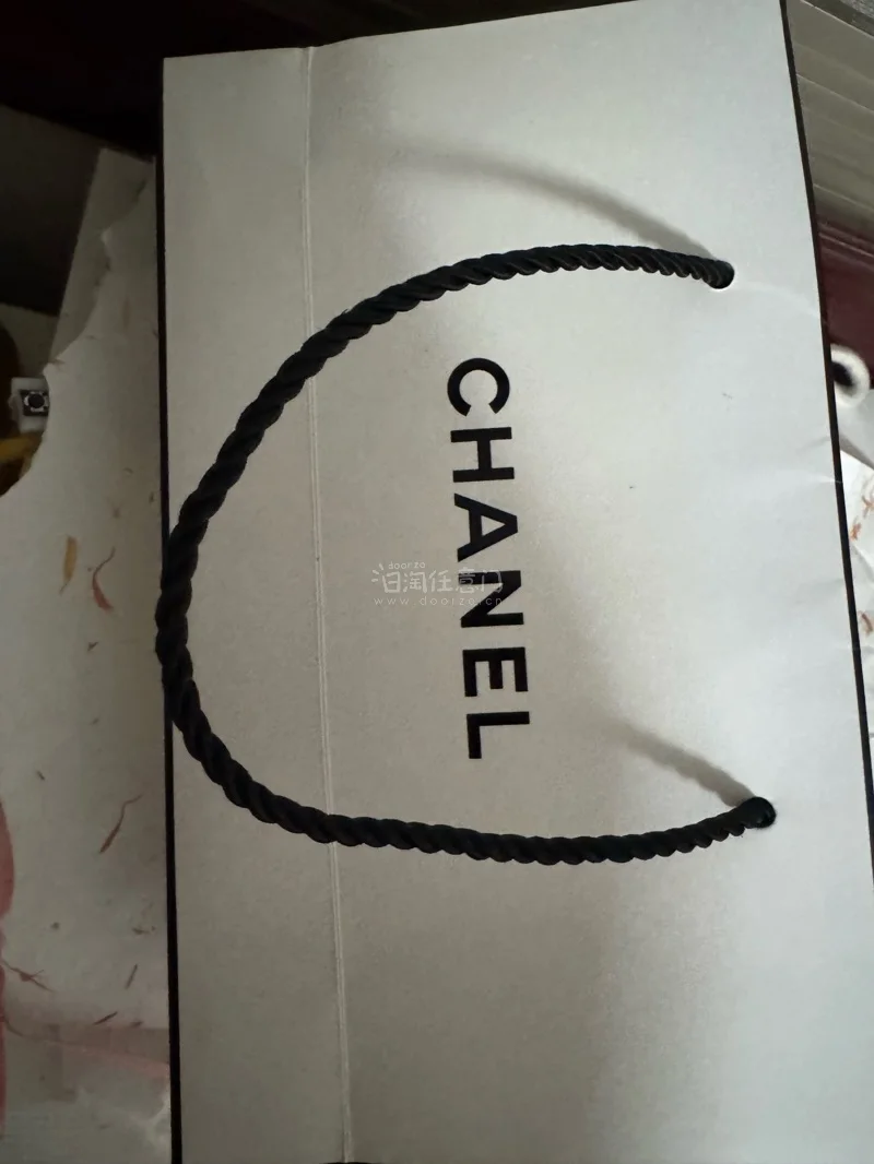 这次发的ems大概8天左右收到 包装的非常好 外箱也没有一点损坏 里面也是加厚包装保护 很安心拆都拆了半天点赞?


