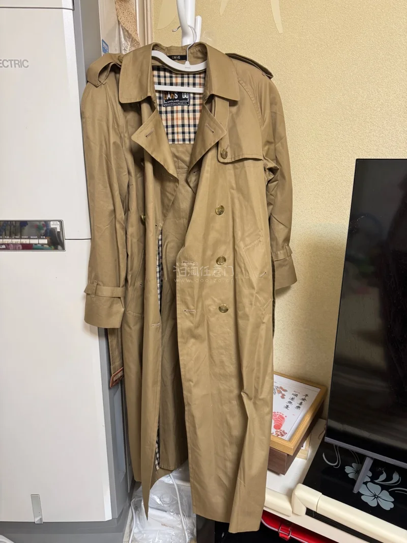 物品已收到，很干净，虽然是二手物品，但几乎没有穿着痕迹，也没有异味，超出预期了！很开心，会继续在这个平台进行购买