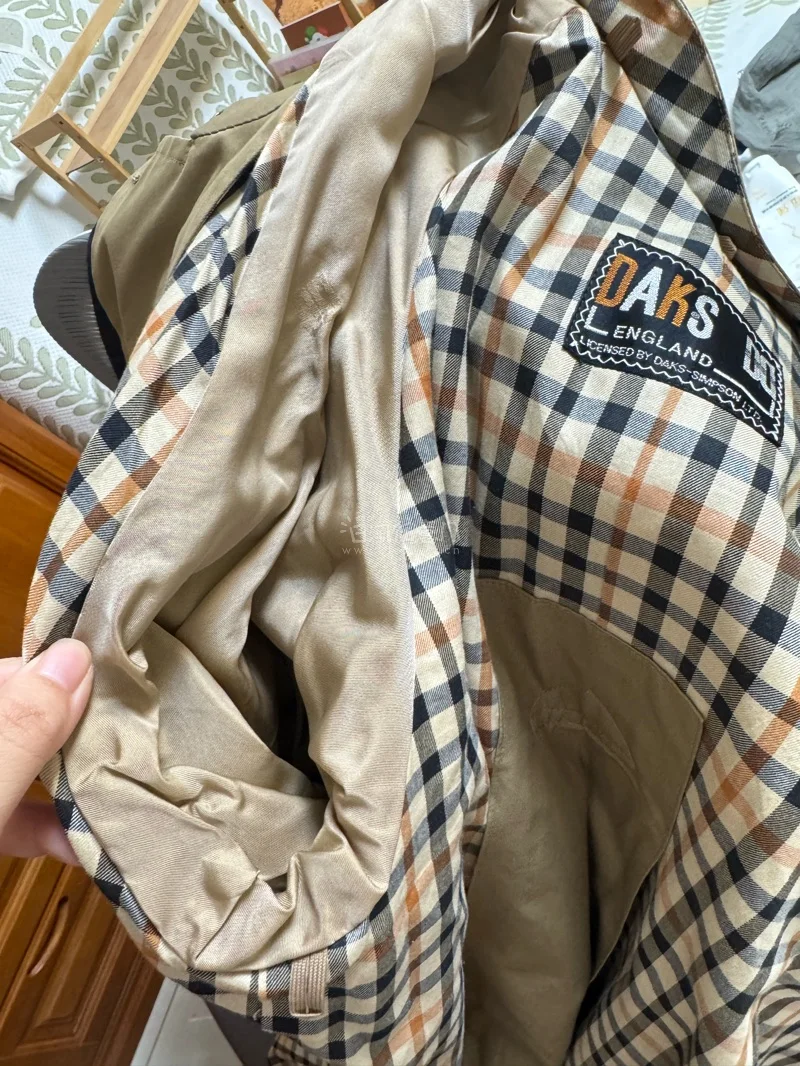 物品已收到，很干净，虽然是二手物品，但几乎没有穿着痕迹，也没有异味，超出预期了！很开心，会继续在这个平台进行购买