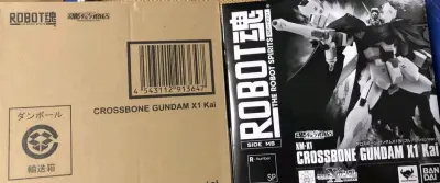 这款万代海盗高达x1改2.0相比较3.0的披风更加帅，就是加了披风的可动不如x1的3.0。拍造型真的太帅了，感谢挖煤姬给我机会淘到这款宝贝！