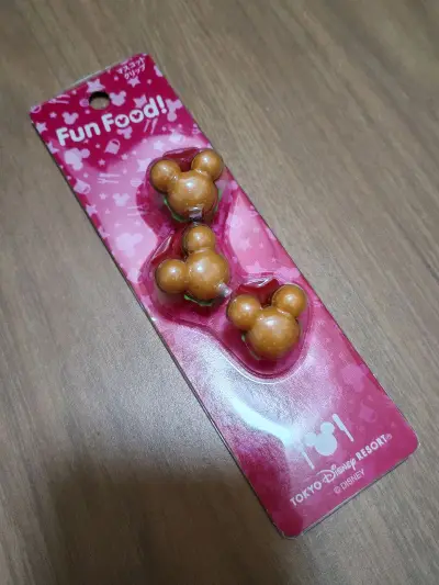 这次又到了一批米奇的周边，有购物袋、领带、单肩包和一些别的，东西成色都很好，物流依旧给力至极，期待下一期到货～