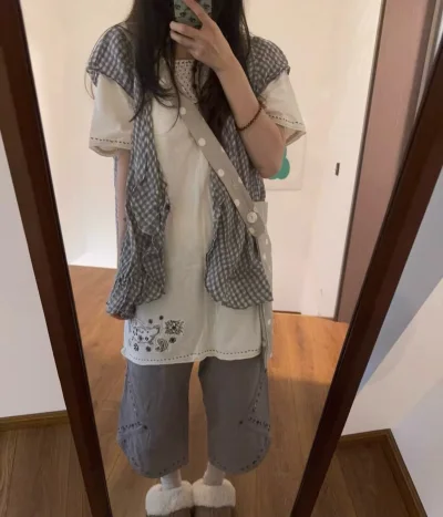 从挖煤姬了解到小猪牌，真的太喜欢这个品牌了，可爱又独特，每件衣服上都有可爱的小猪元素还有很多的细节，无法抗拒！