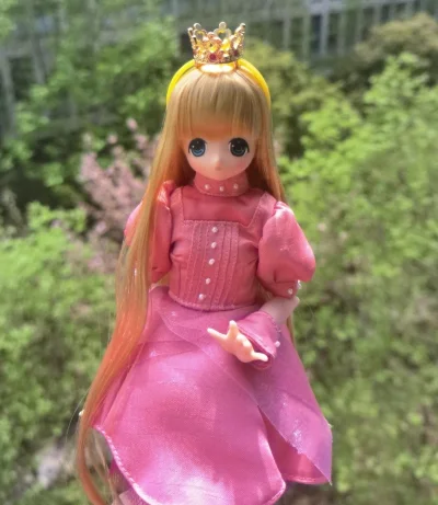 手感沉甸甸的，材质质感很好。服饰褶皱很有层次，整体无可挑剔，圆满了～本来担心品控，结果完美！细节到位，小配件也不马虎。包装很用心，防压防震￼￼￼。颜值与做工双在线，推荐入手！