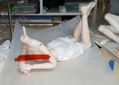 娃娃体子可动好，实物和图片一样好看，没有色差，关节灵活，摆造型超方便。挖煤姬包装严实，发货快，娃娃没有异味，安全又放心。
