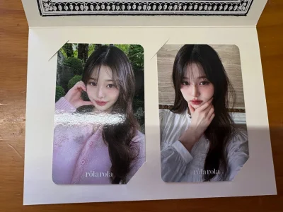 rolarola2.0白衣圆和粉衣圆，特别貌美的两张小卡。在煤炉上蹲到的好价未拆，卖家发货保护得很好有硬卡套和纸板，epl国际物流也很快，7天到国内。