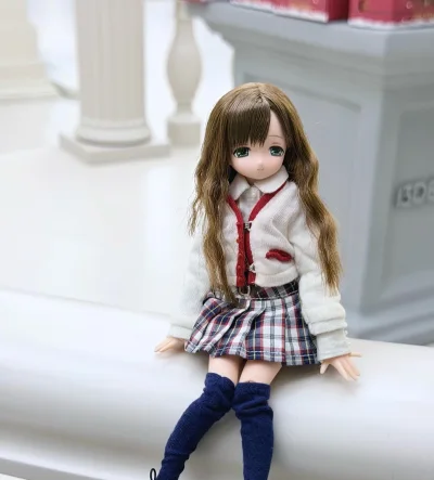 娃衣质量很好，版型正，颜色和图片一致没有色差。细节做得很用心，小扣子、小装饰都很牢固，穿脱也不会损坏。娃娃穿上超可爱。愉快的购物体验。