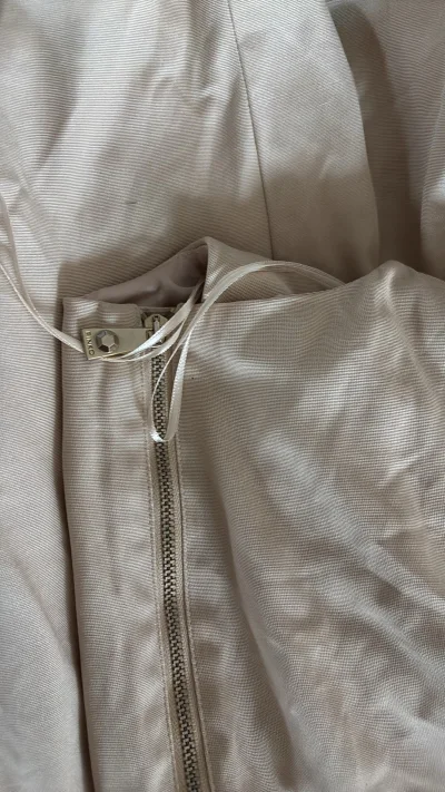 挖煤姬是专注于日本海淘的便捷购物平台，主打对接日本Mercari煤炉、雅虎拍卖等本土二手与中古市场，不用懂日语、不用找代购，就能直连日本海量小众好物、古着尖货与稀缺单品。平台操作简单易懂，支持一键翻译、合并打包、省心直邮，既能避开代购差价，又能淘到国内难寻的款式，海...