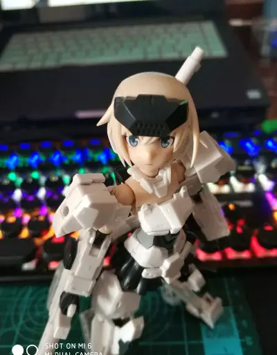 物流最快的一次竟然只用了半个月不到就拿到手了，东西的质量很好，物流也很快，打扮的特别安全，东西到手没有损坏一点，很满意的一次体验