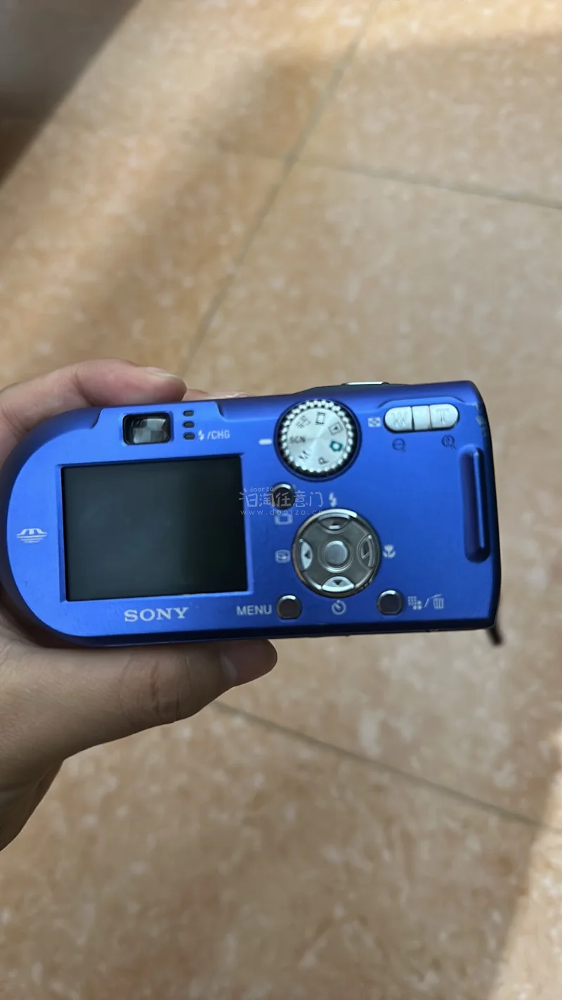 
在挖煤姬软件海淘到两个很便宜的相机！一个是索尼p100外观很完整，然后功能正常，价格便宜。
还有一个宾得胶片相机，很好，功能也是好的