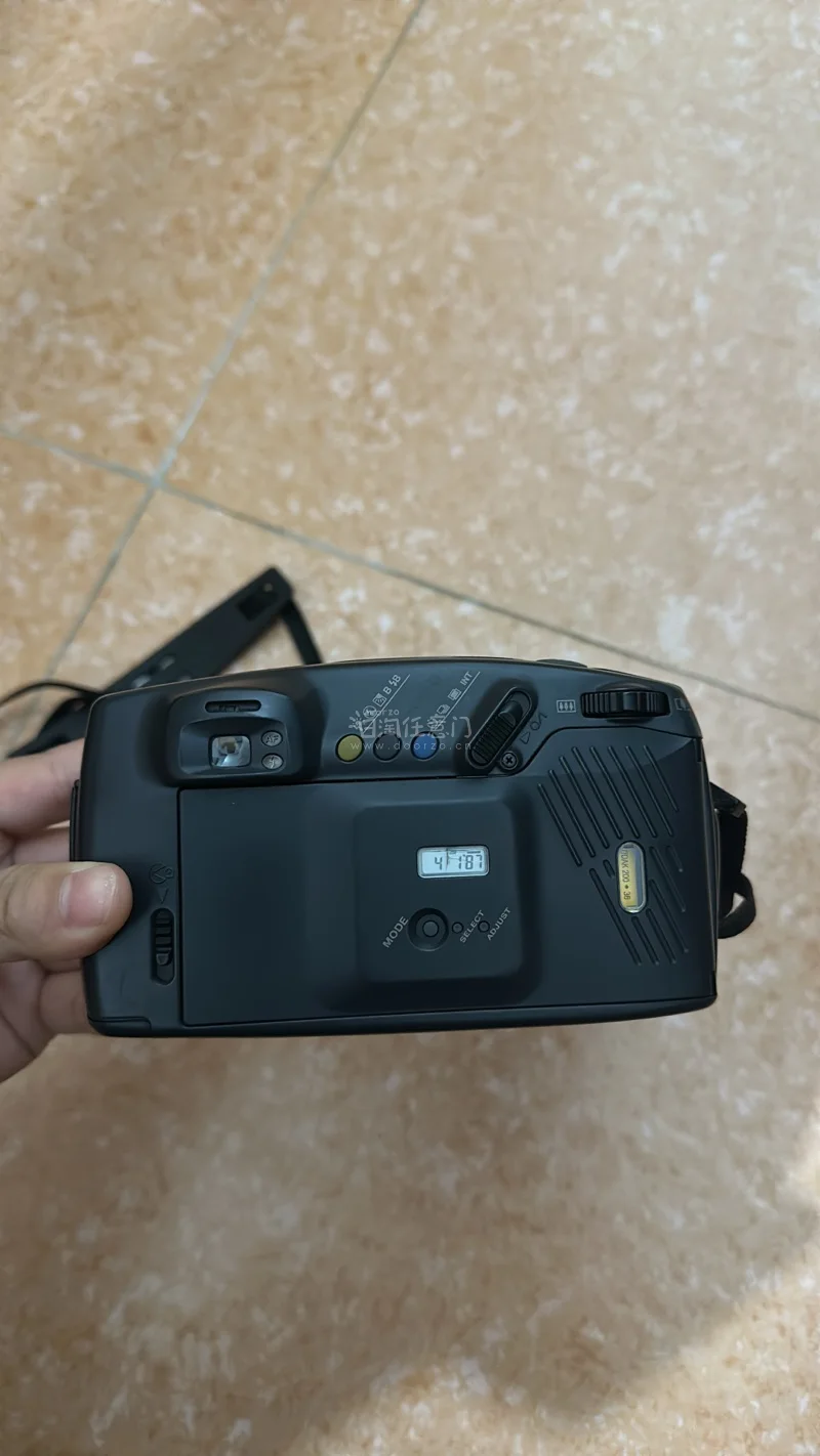 
在挖煤姬软件海淘到两个很便宜的相机！一个是索尼p100外观很完整，然后功能正常，价格便宜。
还有一个宾得胶片相机，很好，功能也是好的