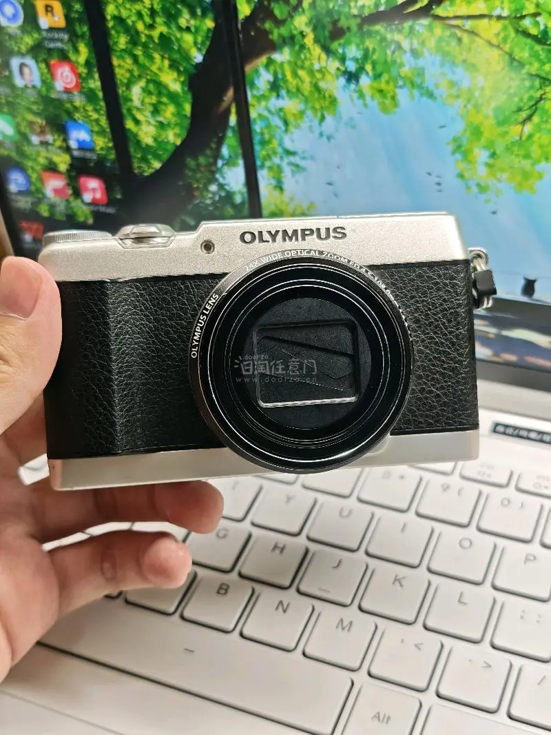 这次买了一台奥林巴斯的小长焦 型号是sh1 他有24倍的光学变焦 可以轻松拍到月亮 外观特别复古 很适合带出门 这次物流也是一如既往的快 包装也很好 会继续购买