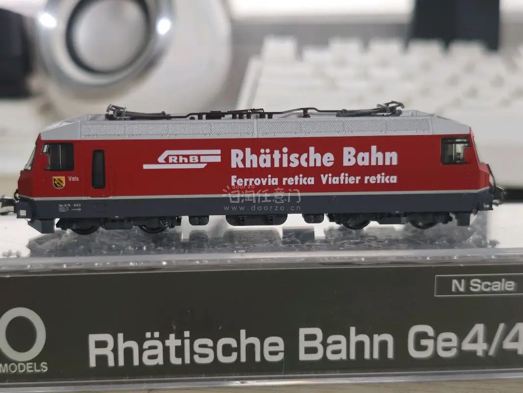 收到雷蒂亚铁路Ge4/4III型机车模型太惊喜！红银涂装还原度拉满，RhB标识清晰精致，细节做工超棒，车身线条流畅，轮子顺滑，包装严实无磕碰，收藏把玩都合适，性价比绝了，非常满意！