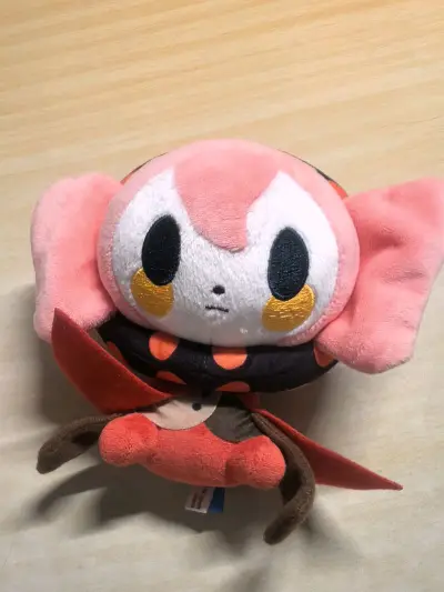 在挖煤姬入手的《魔法少女小圆》周边太惊喜了！收到的零食魔女玩偶和角色布偶都完好无损，包装严实细致，完全没有挤压变形。商品质感超棒，还原度极高，做工细腻，性价比拉满。挖煤姬发货速度快，物流追踪清晰，从下单到收货全程顺畅，这次购物体验满分，以后二次元周边还来这里买！