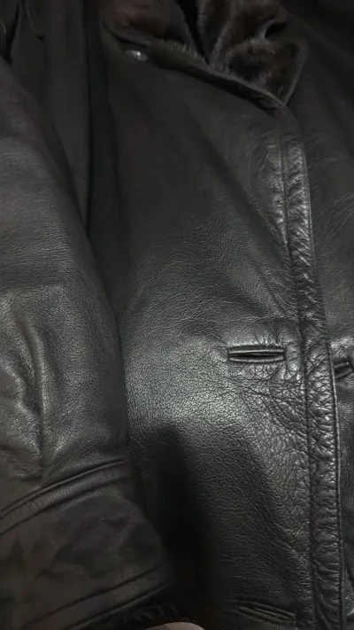 在挖煤姬入手了中古貂皮短外套，成色惊喜！毛色光亮顺滑，内里干净如新，五金也完好。日本仓的打包层层保护，走海运到完好无损，宝藏平台，会继续支持的！


