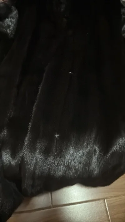 在挖煤姬淘到一件中古水貂毛外套，性价比极高！毛色油润蓬松，上身轻盈暖和，内衬整洁无线头。国际物流包装专业，海运到手毫无压痕，实在超出预期，强烈推荐！


