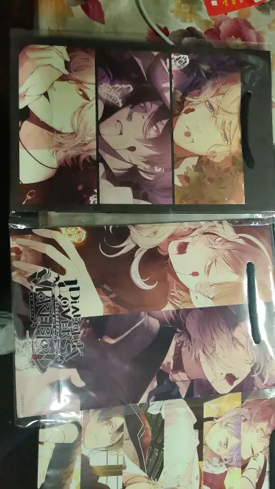 这次通过挖煤姬入手《魔鬼恋人》周边的购物体验全程省心又顺畅，平台操作简单，无需注册日本账号、绑定外卡，支付宝就能一键付款，还自带商品详情翻译，轻松蹲到国内稀缺的绝版好谷；打包精细到位，给纸质周边做了塑封、气泡膜和硬纸板加固，完美避免运输折损，时效稳定、全程可追踪，清...