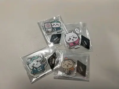 过了审核合单之后速度就特别快了，因为这单个人原因不能合单，直接用竹蜻蜓单发了，就是一个闪现国内进行发货。不过打开发现被阴花妹阴了，居然一个自封袋随便裹着发来了？！幸好挖煤姬全新的盒子和足够的打包材料裹着，没怎么晃动，所以小立牌居然无伤到家，超感激……