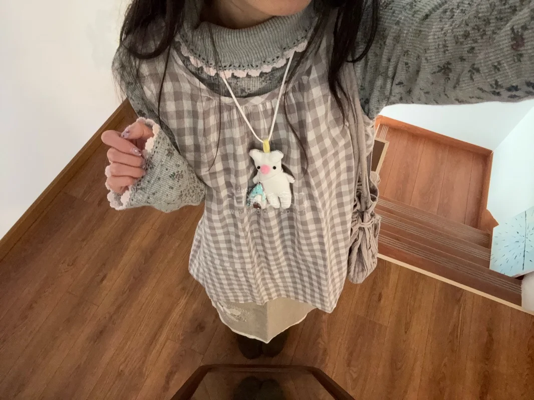 太喜欢啦！挖煤姬我想要的品牌全都有！西太后短裤成色也特别好！跟我想象的一样！碎花高领打底又可爱又萌还有粉色花边～