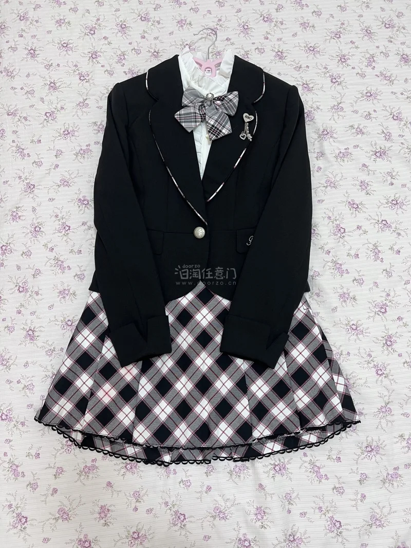 挖煤姬买的制服！挖煤姬是一款非常适合新手宝宝使用的APP，发货很快，客服回复的也很快，有很多快递可以选择，还可以用积分抵扣运费，每天都送优惠劵，还有入库前拍照服务，没有踩雷！非常喜欢！感谢挖煤姬让我蹲到了好物！后续会继续使用挖煤姬的