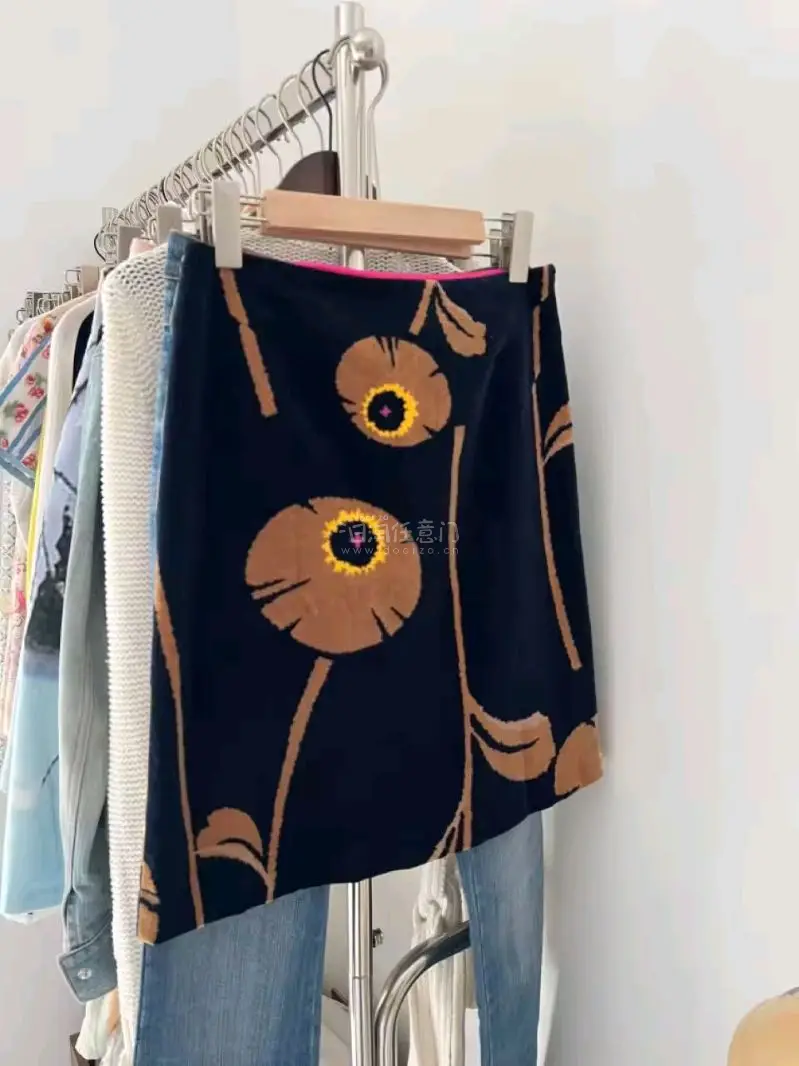 买了许多古着衣服，因为存储快过期了跟别人拼单回来了，这个功能特别方便，衣服也特别好，基本都不踩雷，香香的，挖煤机真的太好用了！