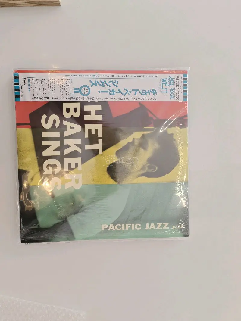 老样子走海运，碰上清明假期，比平时稍晚几天，这单CD和黑胶都有，黑胶品相本来都不错，可惜Karen souza这两张因为运输冲顶和冲角了，本来是算捡漏价，现在皮损只能说价格合适了，其他两张黑胶和CD都没什么问题。