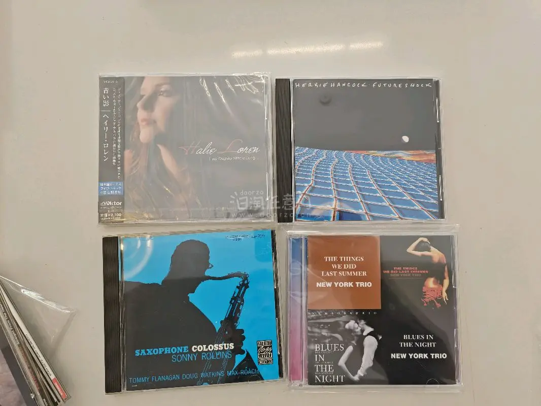 老样子走海运，碰上清明假期，比平时稍晚几天，这单CD和黑胶都有，黑胶品相本来都不错，可惜Karen souza这两张因为运输冲顶和冲角了，本来是算捡漏价，现在皮损只能说价格合适了，其他两张黑胶和CD都没什么问题。