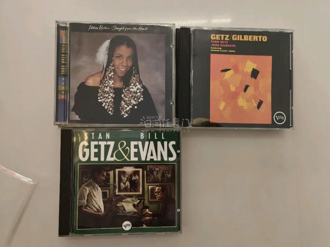 老样子走海运，碰上清明假期，比平时稍晚几天，这单CD和黑胶都有，黑胶品相本来都不错，可惜Karen souza这两张因为运输冲顶和冲角了，本来是算捡漏价，现在皮损只能说价格合适了，其他两张黑胶和CD都没什么问题。