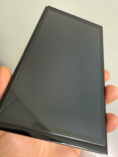 Swiych白色手柄经典款，到手成色不错，主要是性价比高，不担心翻新改装，毕竟日本对这方面管的比较严。所以总体来说切煤还是很划算的，朋友们都相继支棱起来。