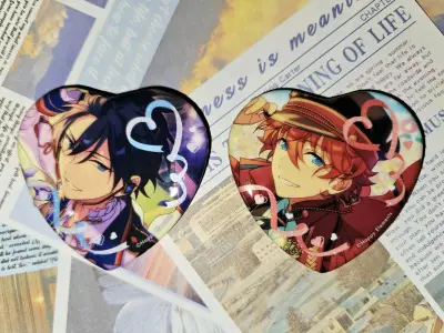 情人节心吧唧真的非常非常貌美，没赶上下定只能事后草的我只能又跑来煤炉寻找好价，蹲了好几天终于也是让我蹲到了，到手真的巨好看
还有一套公式书特典吧唧，特别喜欢这套互动感很强的柄图