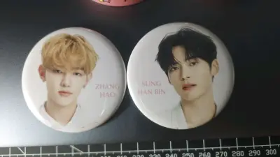 非常非常心水日本fancon的吧唧，满煤炉地找也是终于蹲到好价ㅠ，后面带它们去看了演唱会，还有切的两个尼尼的糖果罐也超级萌