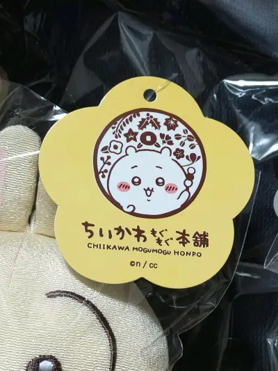 买了一些玩偶衣服，因为是下单秒切所以不用担心被别人抢先，安心吃到了好价!物流走的EMS，从合单到拿到大概一周左右。今天收到后开箱发现物品摆放整齐，外围裹了泡沫纸防震，每一个物品都完好无损(▽｀)。购物体验感非常好!有什么问题客服也能帮忙积极解决。