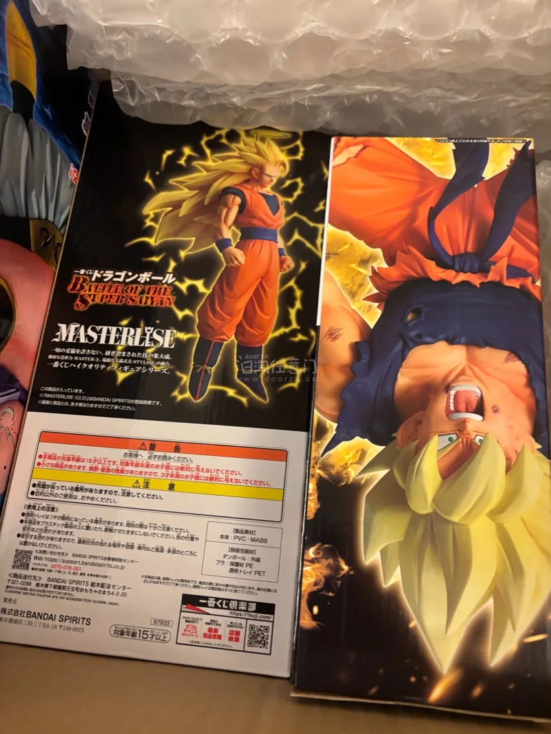 龙珠一番赏 超级赛亚人之战 
A赏 超三孙悟空 B 赏 超赛孙悟空
超级的还原原画风格 
还有俩大反派人物 胖布欧和 弗利萨 非常喜欢