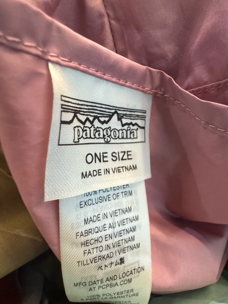 这个彩色的包真的很漂亮 也是和主页描述的一模一样 包包到了包装也很好 包装也没有破损 已经在这里买了很多次了 每次到手都觉得包装很好 nicenice