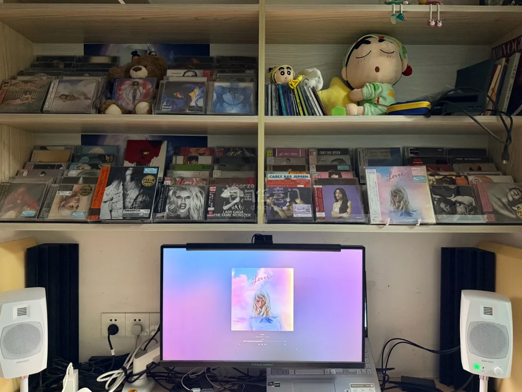 从挑选到下单发货全程跟踪，等了一个多月终于安全抵达了！！激动到心颤抖的手，立马就拆开听了，即使是二手的 cd 也非常新，全新的也没有盒裂，真的很惊喜啊啊！还会选择任意门的！