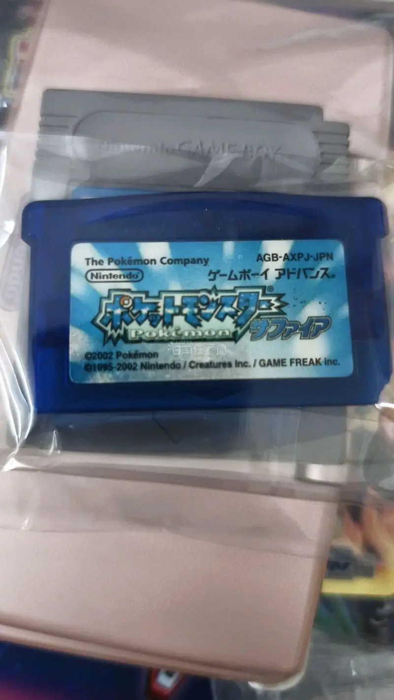 收到了几本攻略书，高达系列，还是SD高达，书都有塑封还以为买到了新书，好开心，宝可梦系列也收了几个游戏卡，NDS上的珍珠和GBC的青，3DS上的太阳，宝可梦金银的攻略书也淘到了一本，书略小像本小手册。