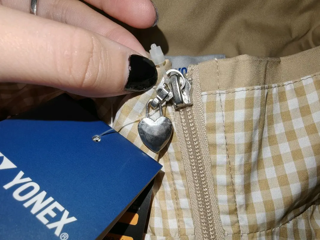 分享龙尼克斯日淘球服，和预期的一样很好。物流运输速度很快。拿到手商品很满意。非常喜欢，客服服务回应快，迅速解决问题。很满意的一次购物体验。