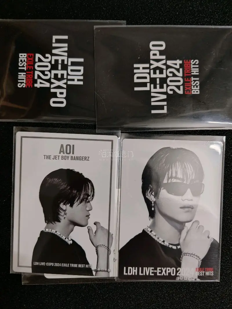 又是一年好时节～在挖煤姬淘了一些卡片谷子，为带出去踏青的时候到处拍拍拍做好充足准备！感谢挖煤姬给我带来春日里的小确幸！另外还要狠狠表达一下对客服小姐姐们的赞美！在过程中我产生了很多疑问，小姐姐们都非常有耐心地一一解答，真的很感谢！我还会一直使用挖煤姬的～