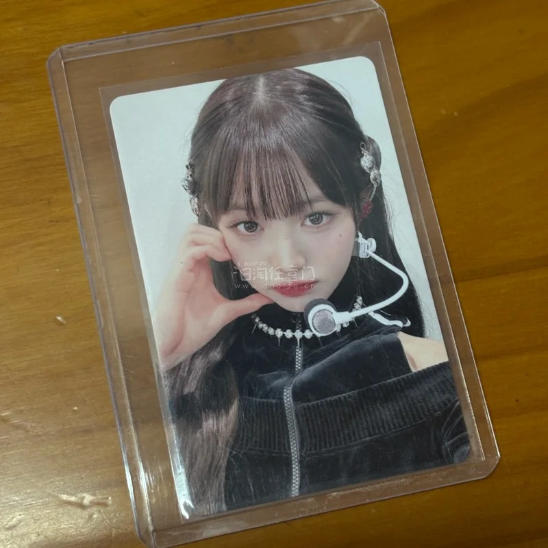 在煤炉上刷到的张元英日本线下特典，这次提交了合单，合单审核用了5日，选择了ems集回，总共的时效不到10天速度很快。小卡拿到状态很好，保存完好～