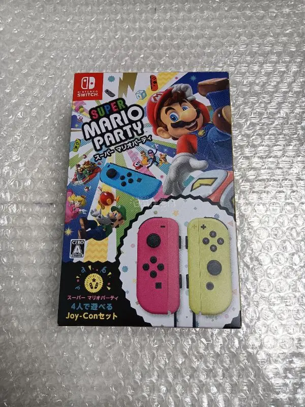 这次买的都是全新未拆封的手柄，有普通的，有限定的，收到后一看，一如既往的好，外盒八角尖尖，盖子没有拆动的痕迹。打开盒子检查，里面的物品也是没有任何使用痕迹，我大喜欢了，收藏了。