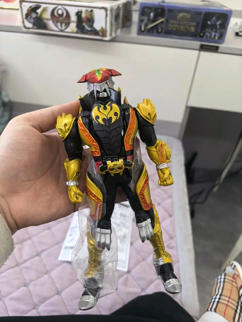 这次要分享的是超级稀有的sic圣战士丹拜因和假面骑士超绝变形魔皇kiva
两个都是以超级好价格收到
快递选择竹蜻蜓专线，运费也是非常便宜，发出后几天就到了