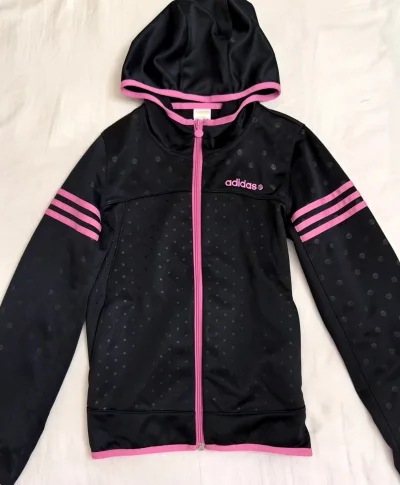 体验感很好，包裹很严实，还包了泡沫纸，东西完全都没有损伤，送货审核大概是三四天，东西也很好，选择挖煤姬页面简洁方便，适合新人用，切很开心