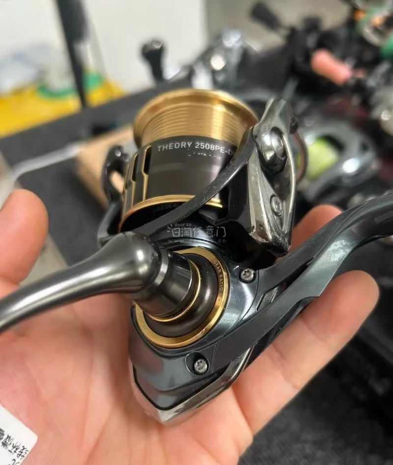 太惊喜了！这次在煤炉海淘体验满分！卖家发货迅速，包装得特别严实，一点磕碰都没有。商品品相完美，完全是全新的！物流也很稳，时效准，性价比超高，已经推荐给朋友了，下次继续剁手！