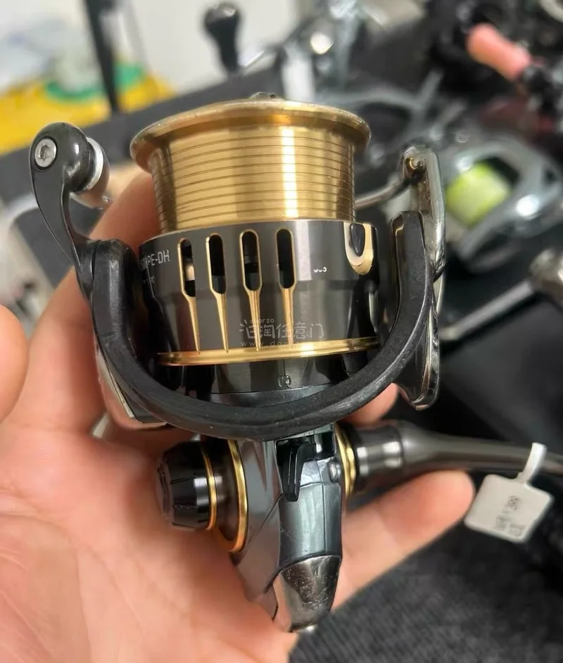 太惊喜了！这次在煤炉海淘体验满分！卖家发货迅速，包装得特别严实，一点磕碰都没有。商品品相完美，完全是全新的！物流也很稳，时效准，性价比超高，已经推荐给朋友了，下次继续剁手！