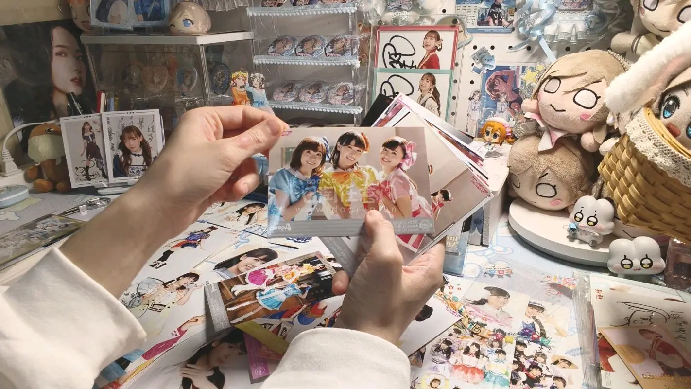 这次购入的生写真的太惊喜了！包装很好收到的时候完全没有折痕、污渍，品相超棒。发货速度也很快，物流全程可查，很快就收到了心心念念的宝贝，真的太满足了！已经推荐给同担姐妹，以后还会回购，满分好评！