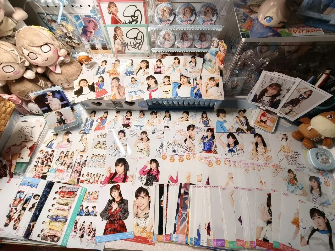 这次购入的生写真的太惊喜了！包装很好收到的时候完全没有折痕、污渍，品相超棒。发货速度也很快，物流全程可查，很快就收到了心心念念的宝贝，真的太满足了！已经推荐给同担姐妹，以后还会回购，满分好评！