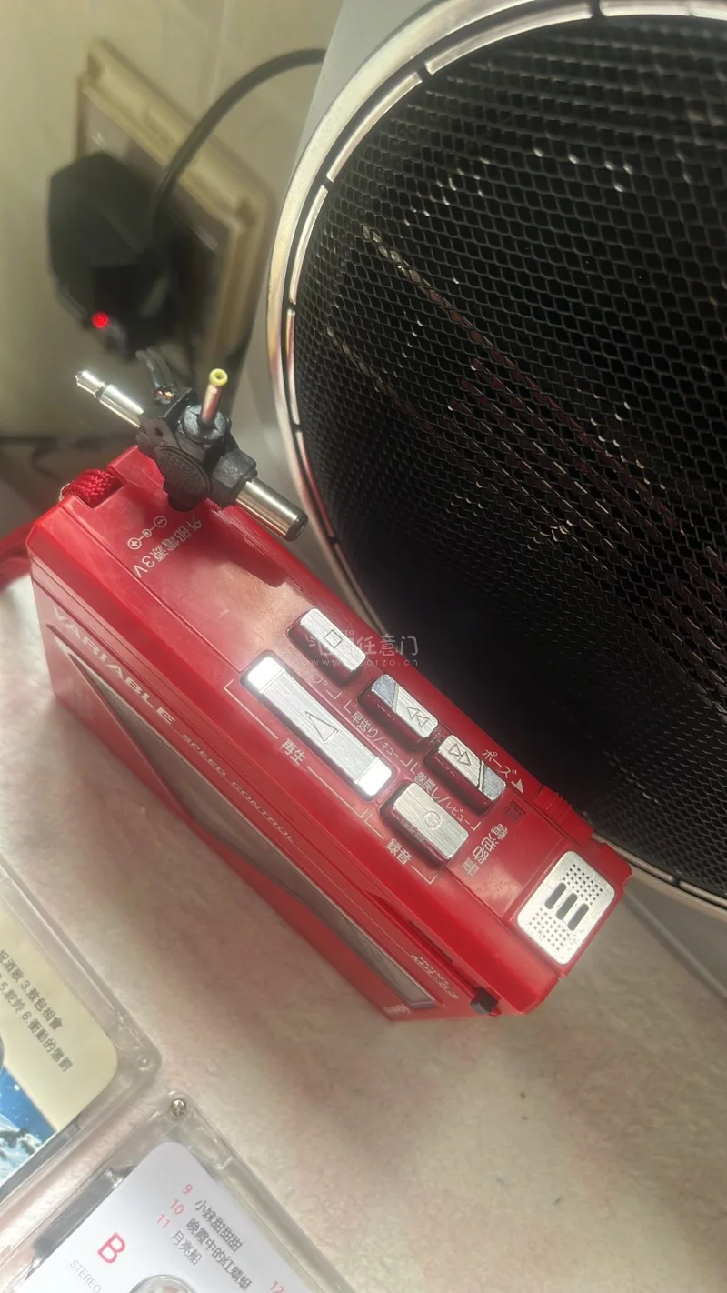 终于收到了?，商家描述真实，包装厚实，拆包后完美无缺。插上电源适配器，功能一切正常，非常感谢?我还会再次光顾的?666