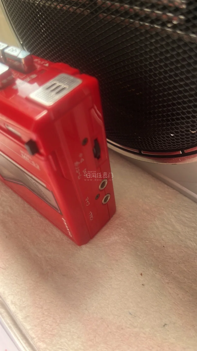 终于收到了?，商家描述真实，包装厚实，拆包后完美无缺。插上电源适配器，功能一切正常，非常感谢?我还会再次光顾的?666