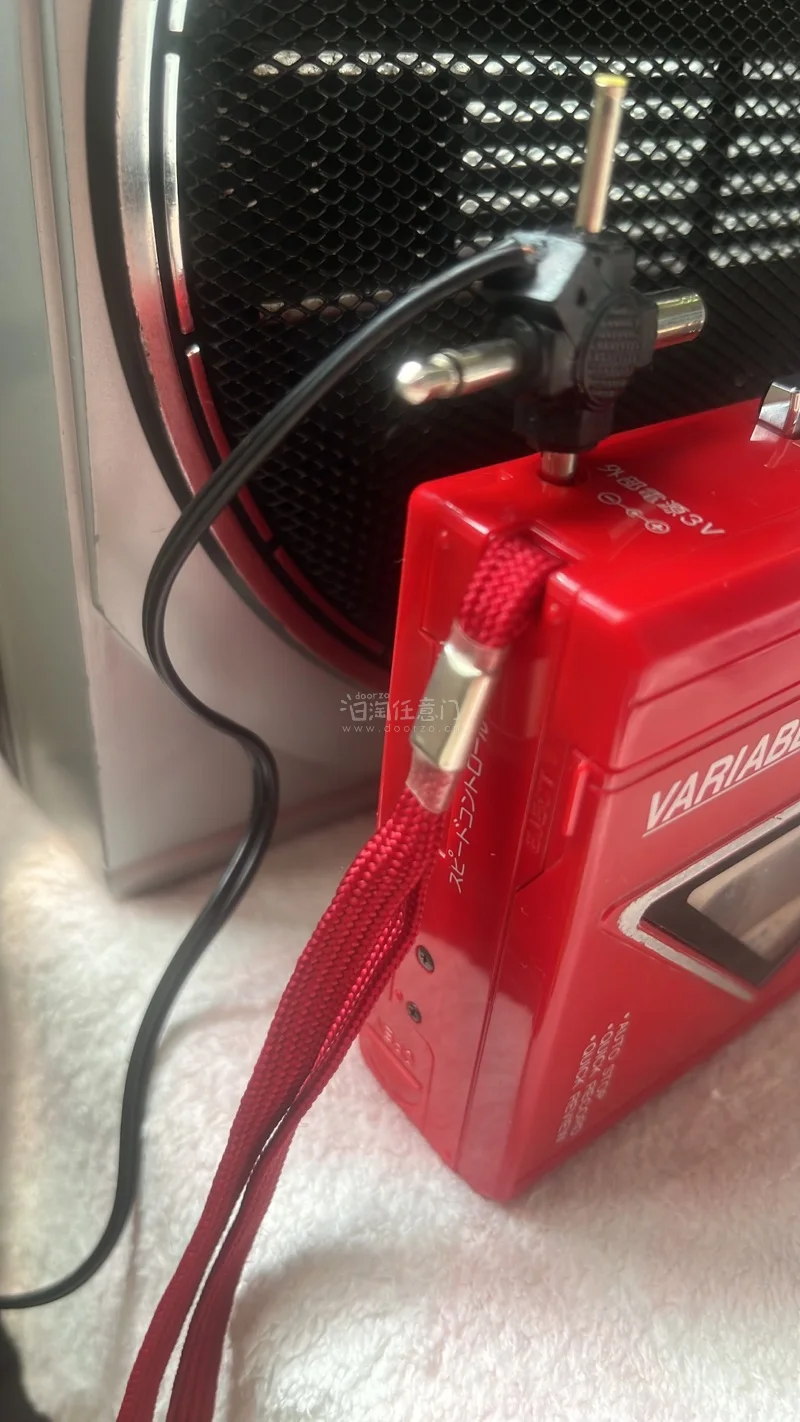 终于收到了?，商家描述真实，包装厚实，拆包后完美无缺。插上电源适配器，功能一切正常，非常感谢?我还会再次光顾的?666