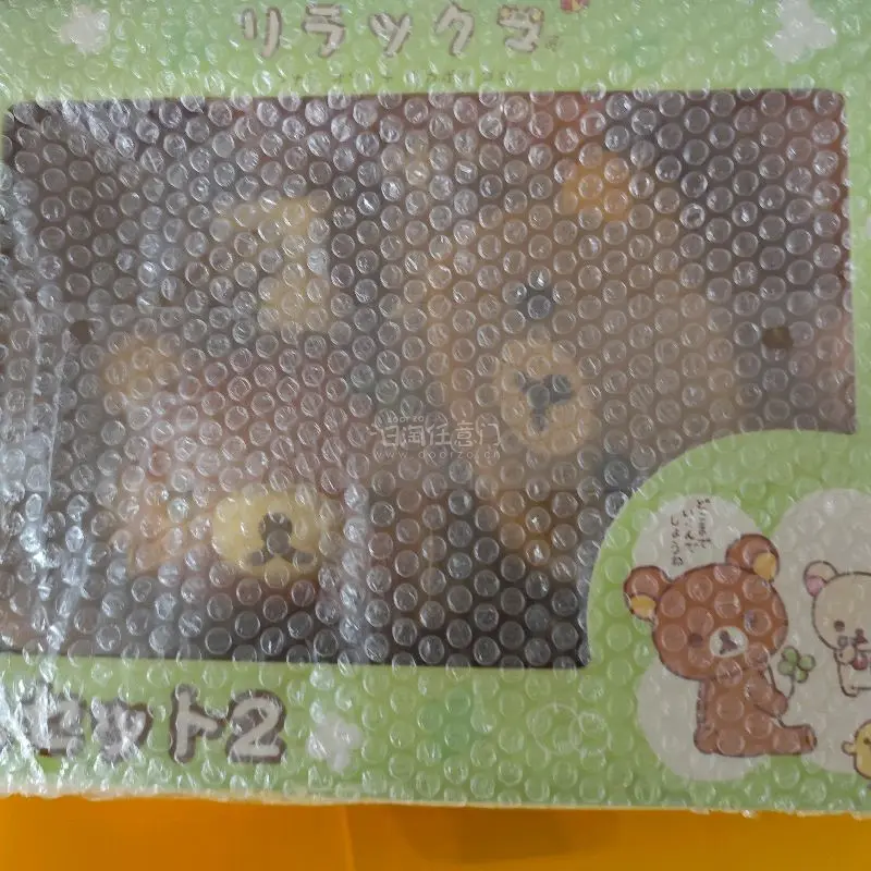 穿着格纹裙子戴着小礼帽的轻松熊妹妹，轻松熊按压瓶，洗脸盆实用可爱。挖煤姬竹蜻蜓速度快，包装完美，海淘优选。